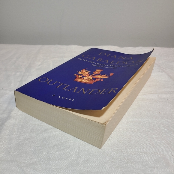 Outlander paperback book - Picture 3 of 3